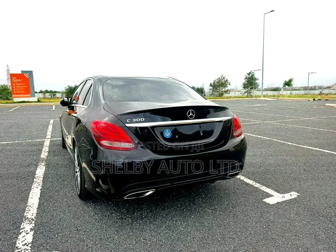 Mercedes-Benz C300 2016 Black