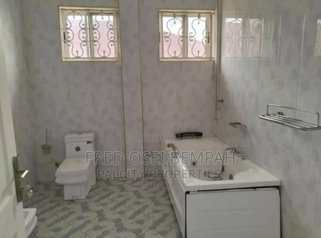 6bdrm Mansion in Kumasi Metropolitan for sale