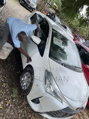 Toyota Vitz 1.3 FWD 5dr 2017 White