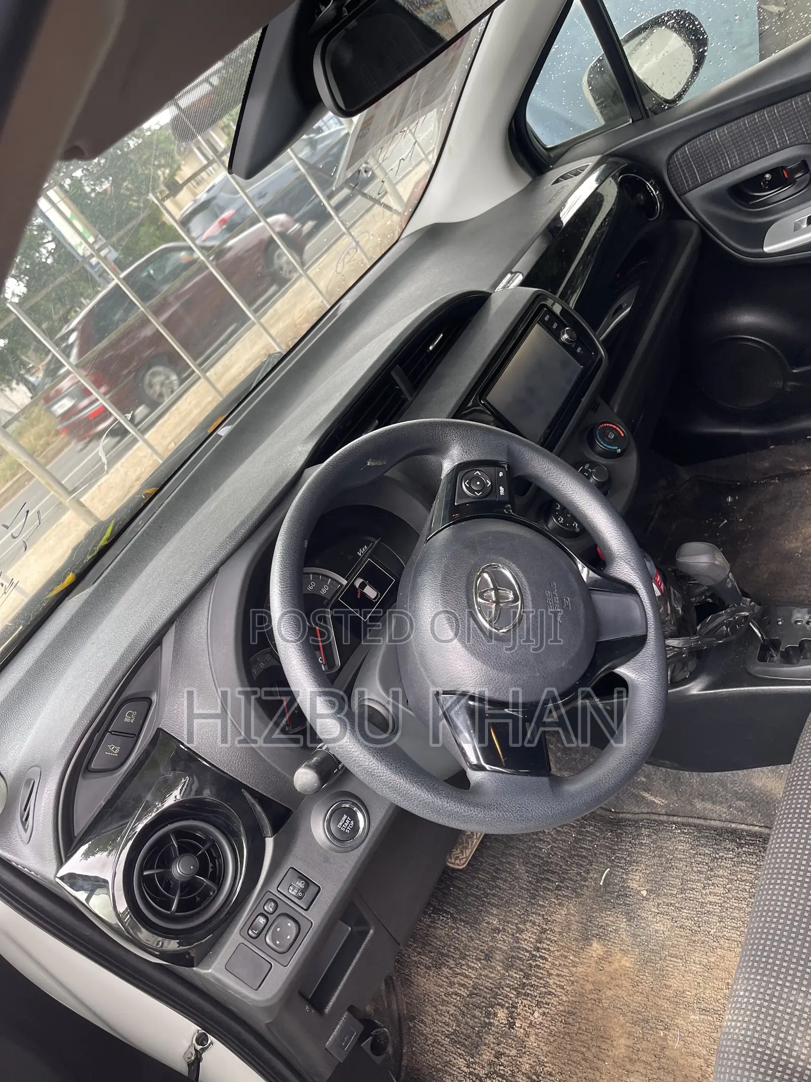 Toyota Vitz 1.3 FWD 5dr 2017 White
