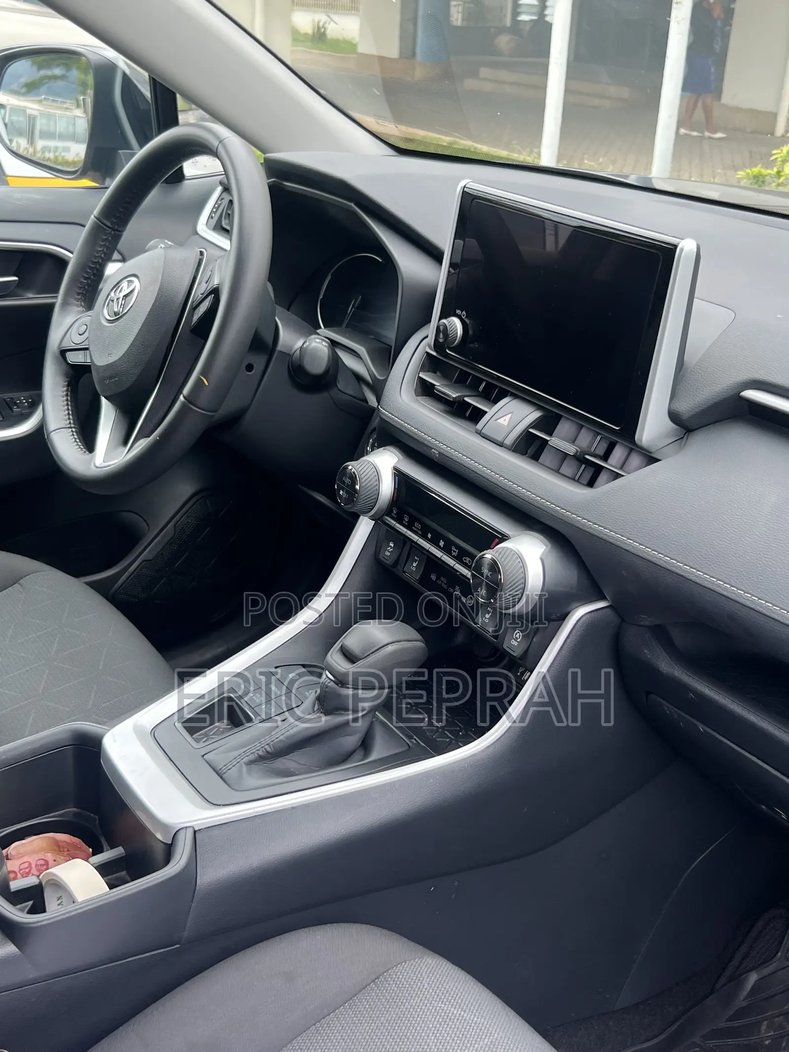 Toyota RAV4 XLE 2025 Gray