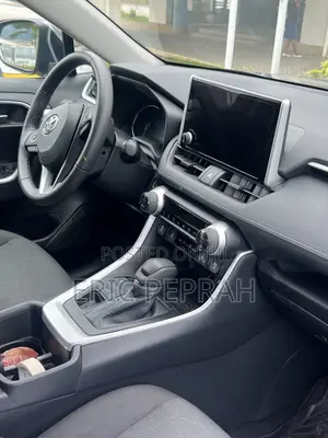 Toyota RAV4 XLE 2025 Gray