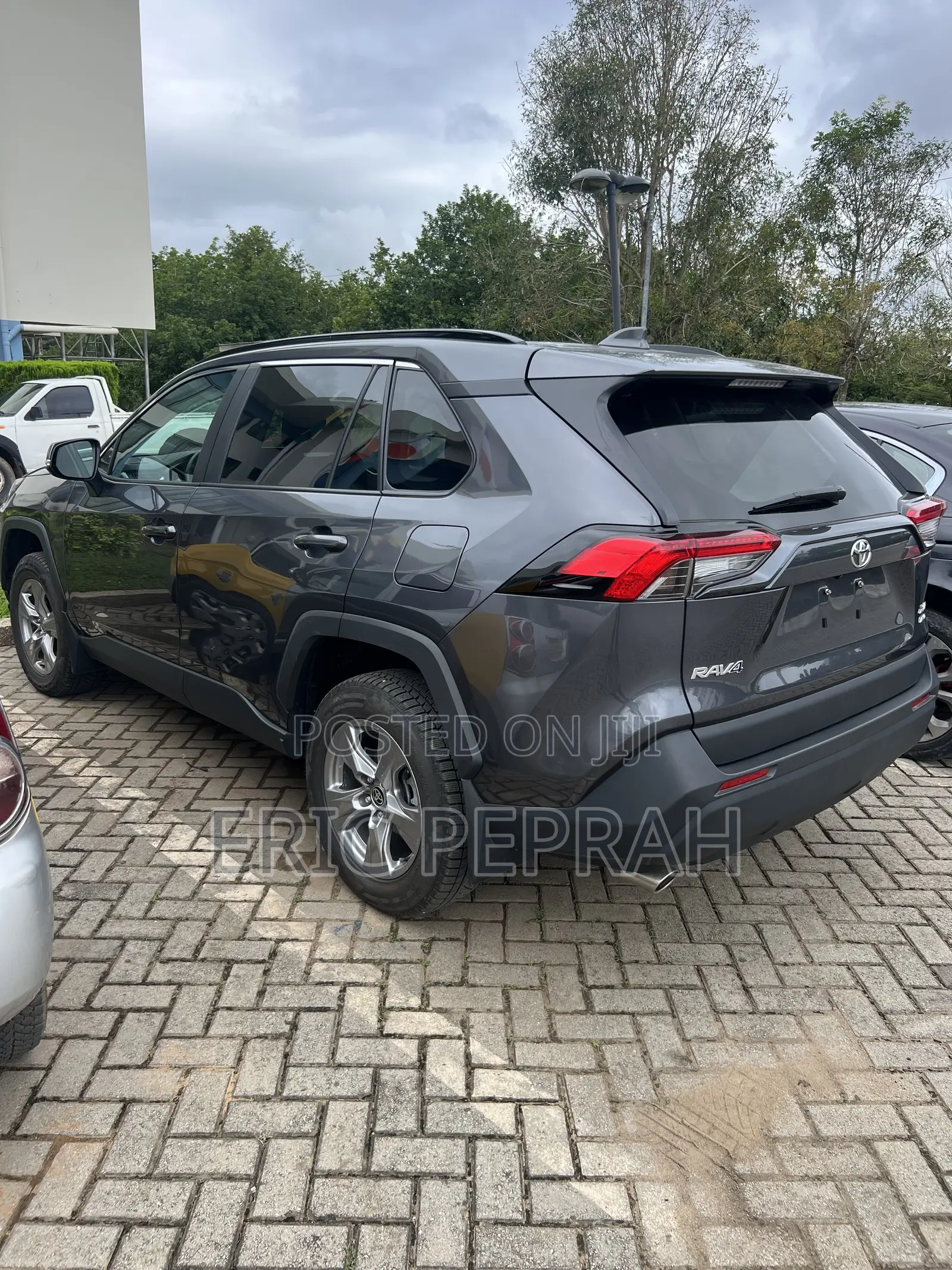 Toyota RAV4 XLE 2025 Gray