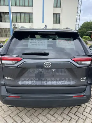 Toyota RAV4 XLE 2025 Gray