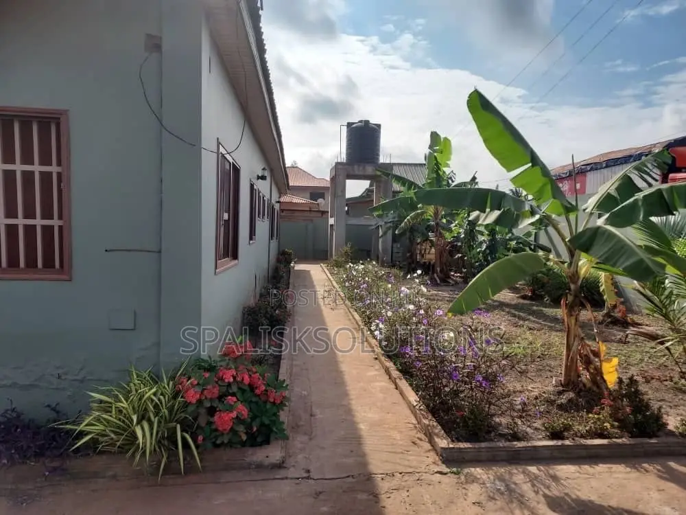 4bdrm House in Adenta, Prisons for sale