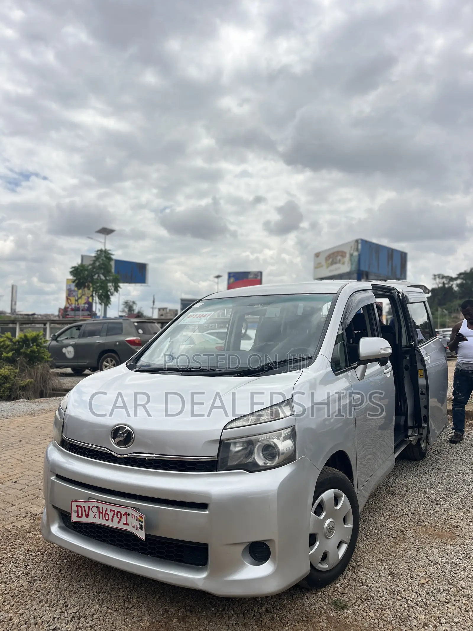 Toyota Voxy 2012 Silver