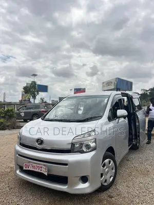 Toyota Voxy 2012 Silver