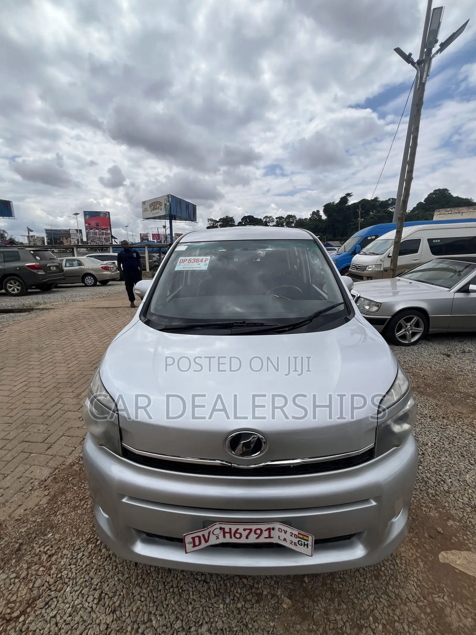 Toyota Voxy 2012 Silver