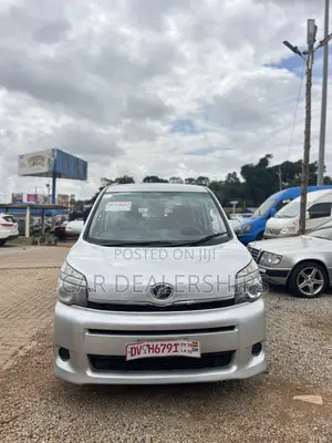 Toyota Voxy 2012 Silver