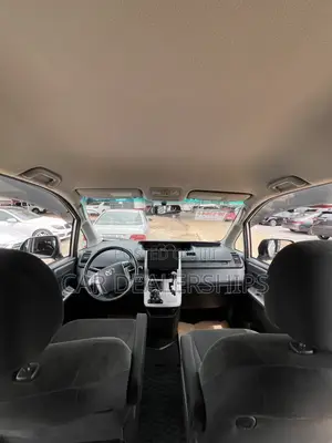 Toyota Voxy 2012 Silver