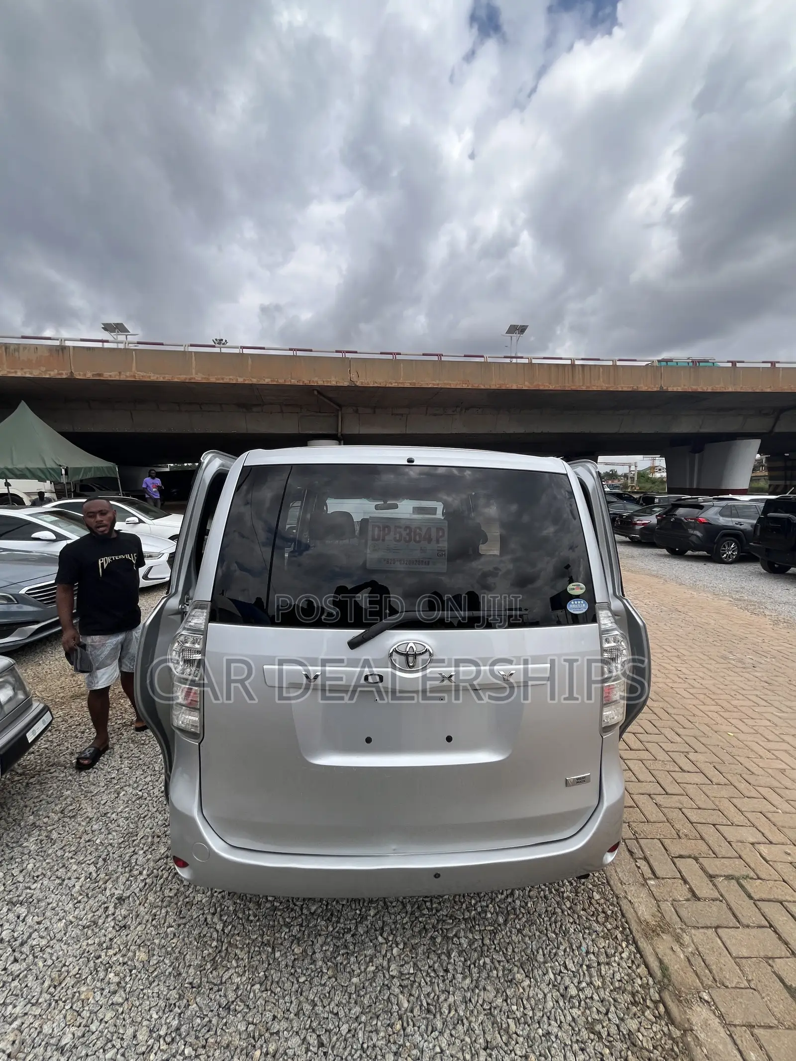 Toyota Voxy 2012 Silver