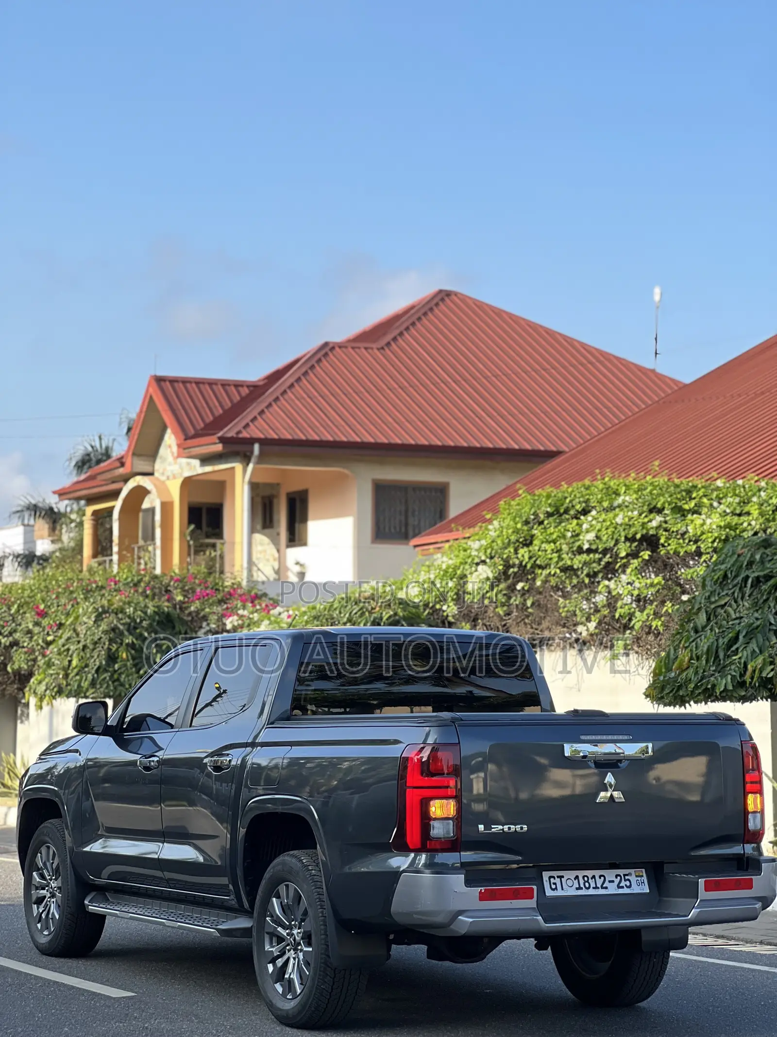 New Mitsubishi L200 2025 Gray