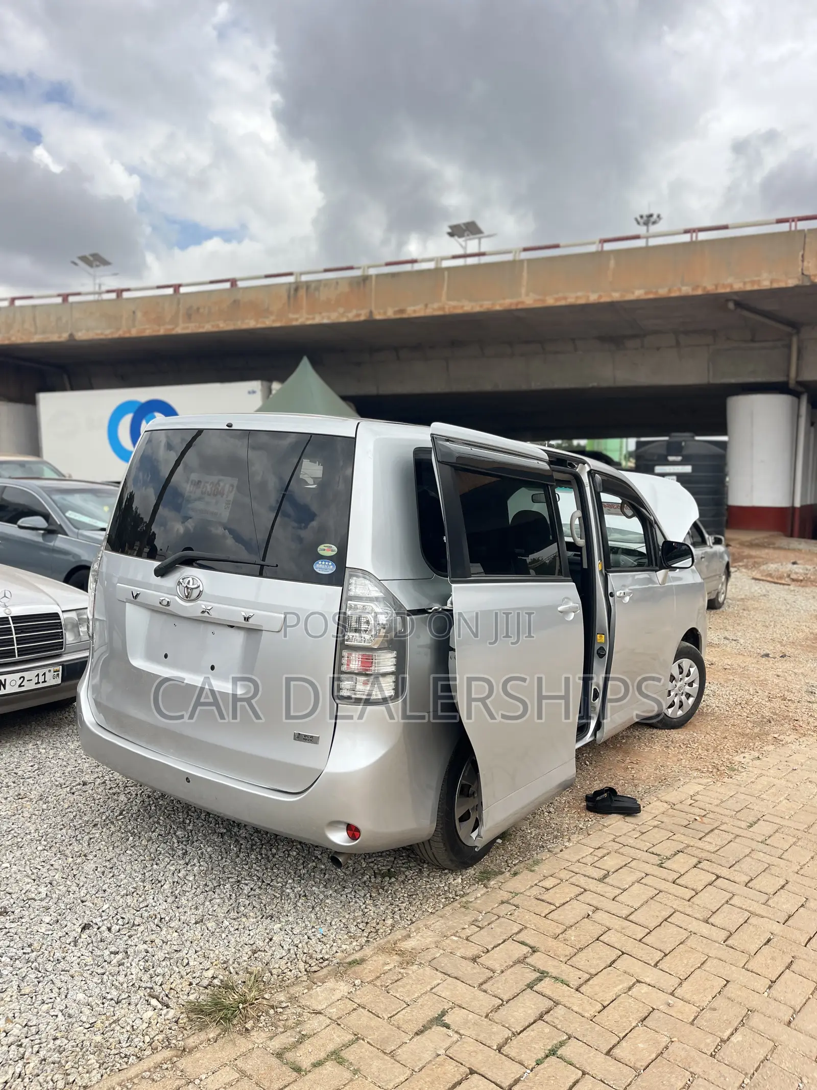 Toyota Voxy 2012 Silver