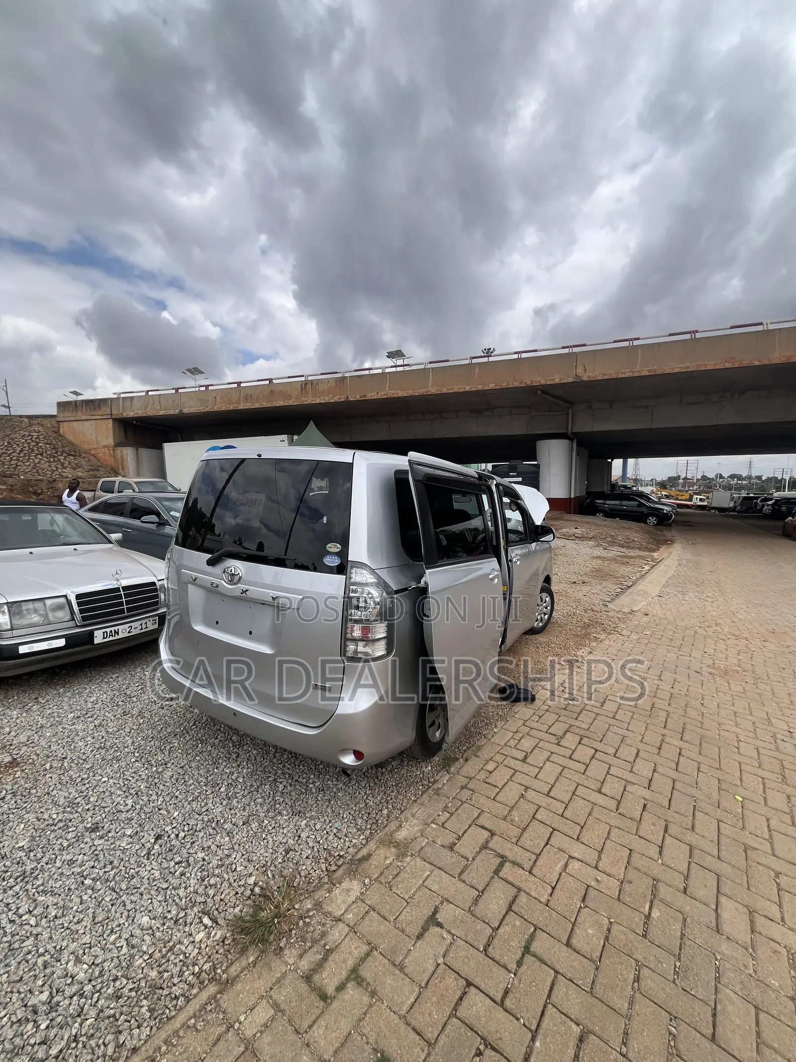 Toyota Voxy 2012 Silver
