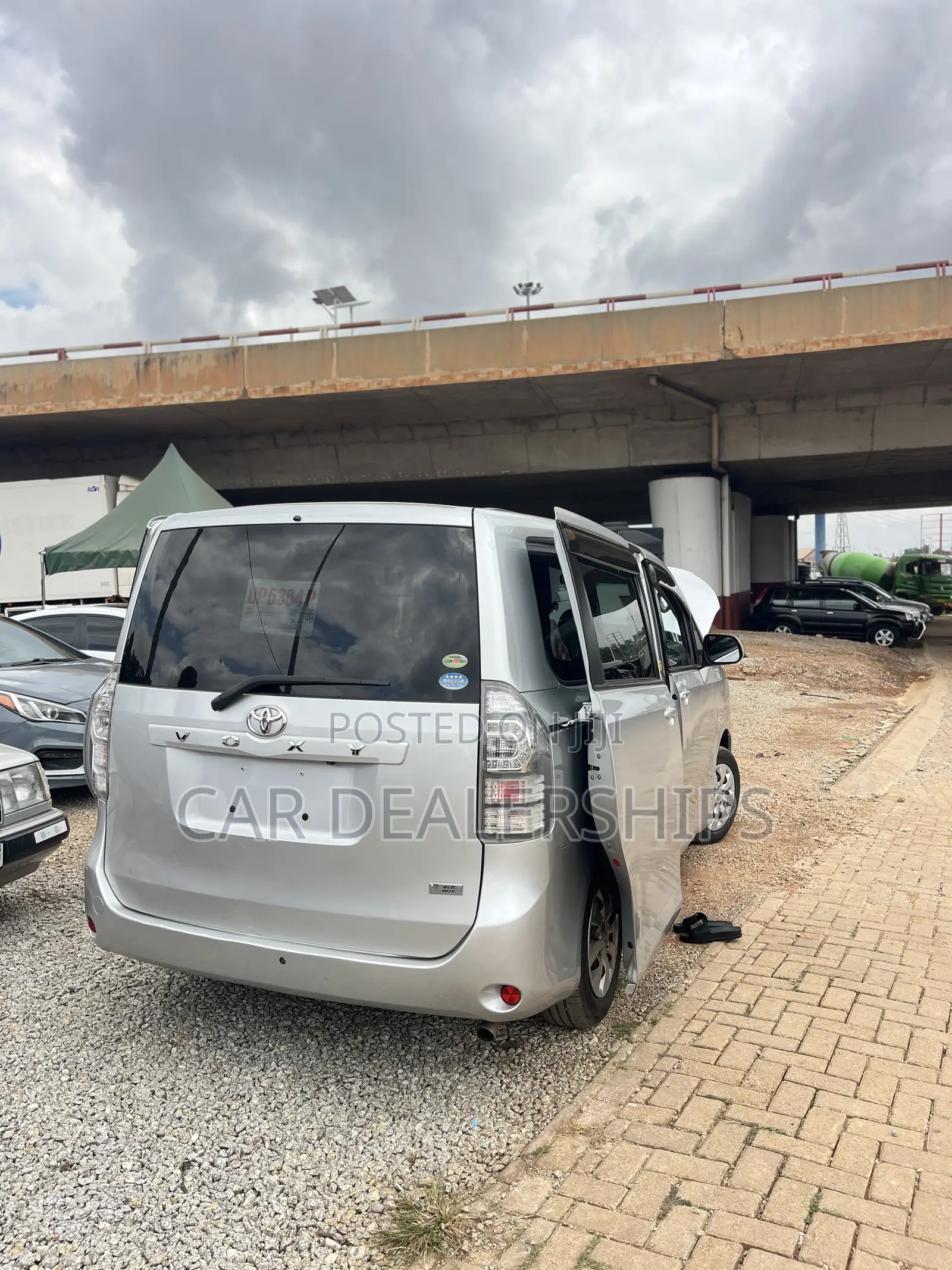 Toyota Voxy 2012 Silver