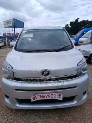 Toyota Voxy 2012 Silver