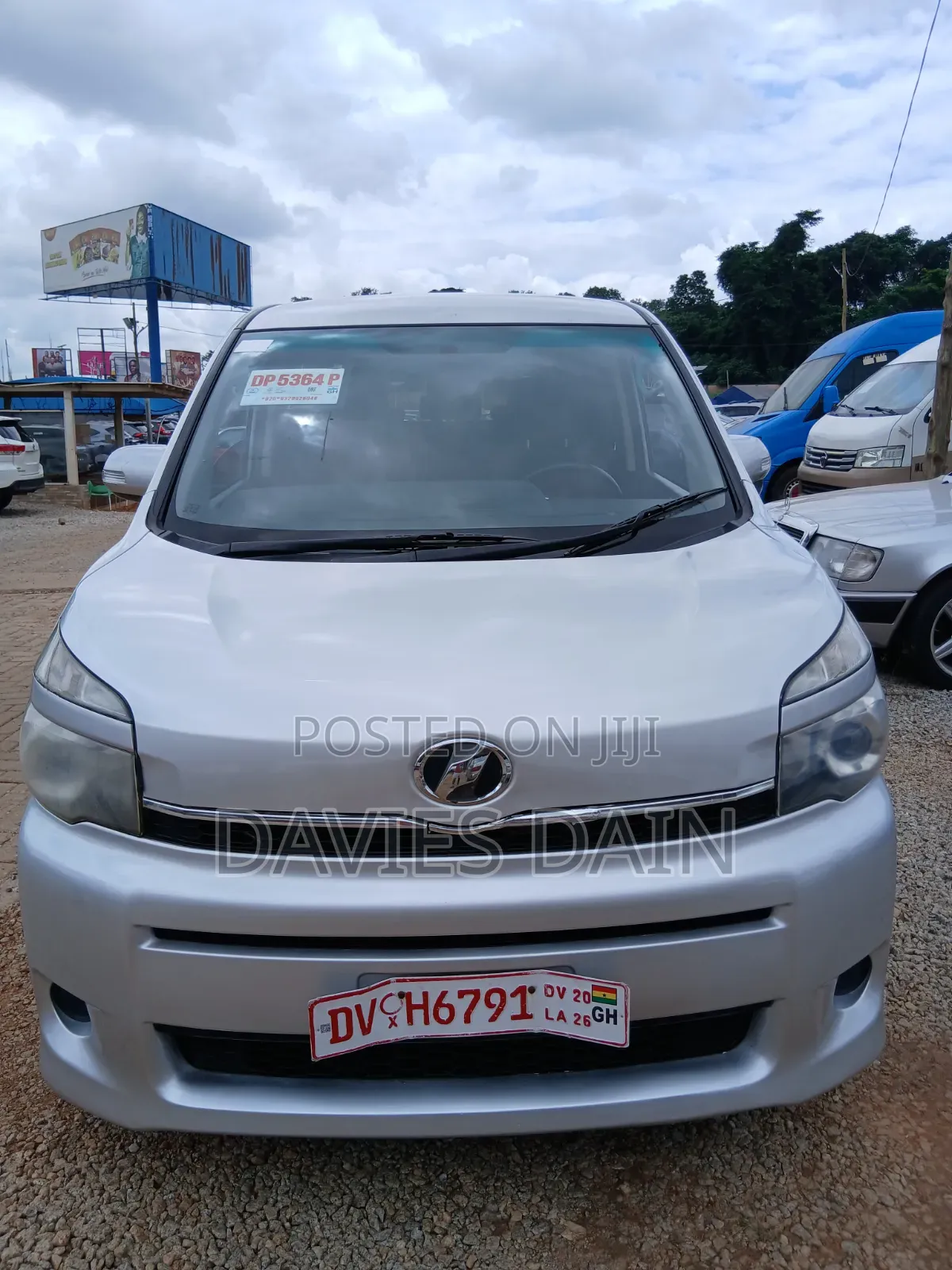 Toyota Voxy 2012 Silver