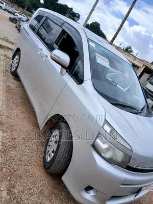 Toyota Voxy 2012 Silver