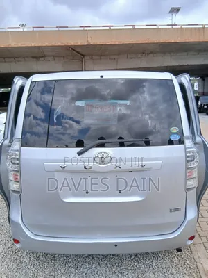 Toyota Voxy 2012 Silver