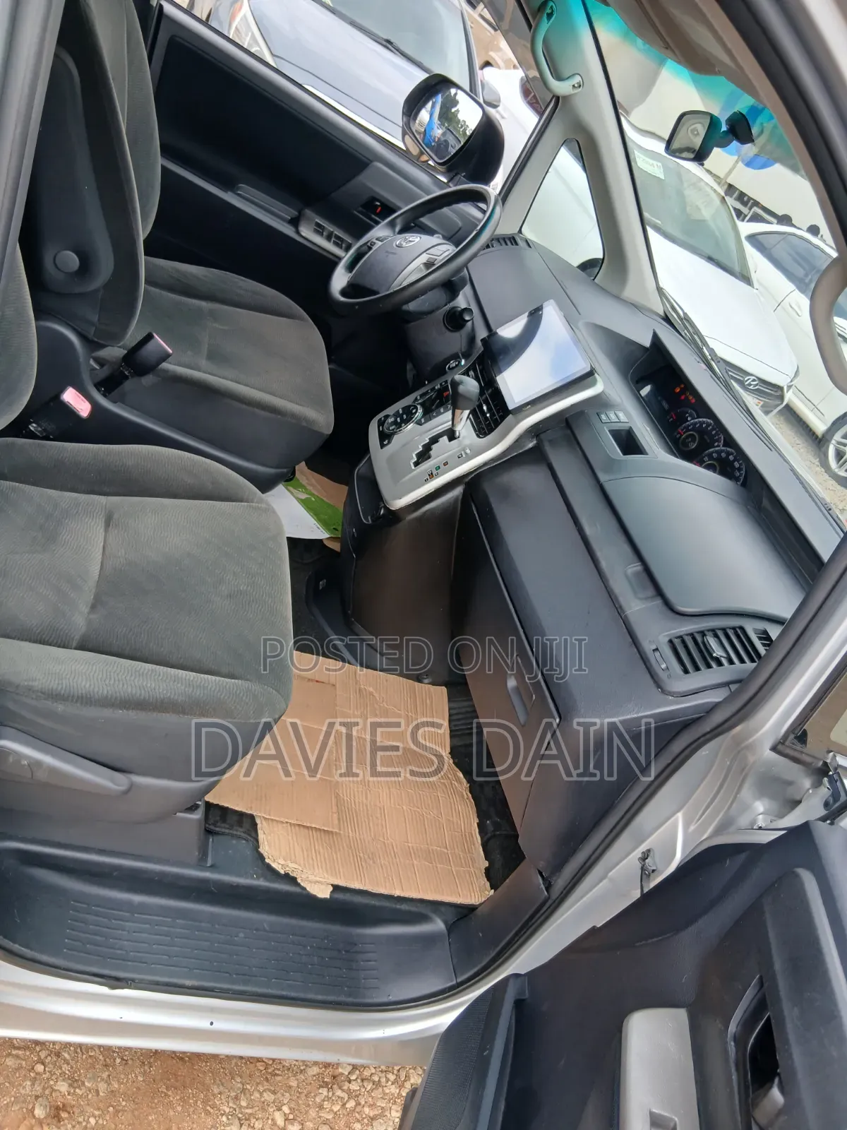Toyota Voxy 2012 Silver