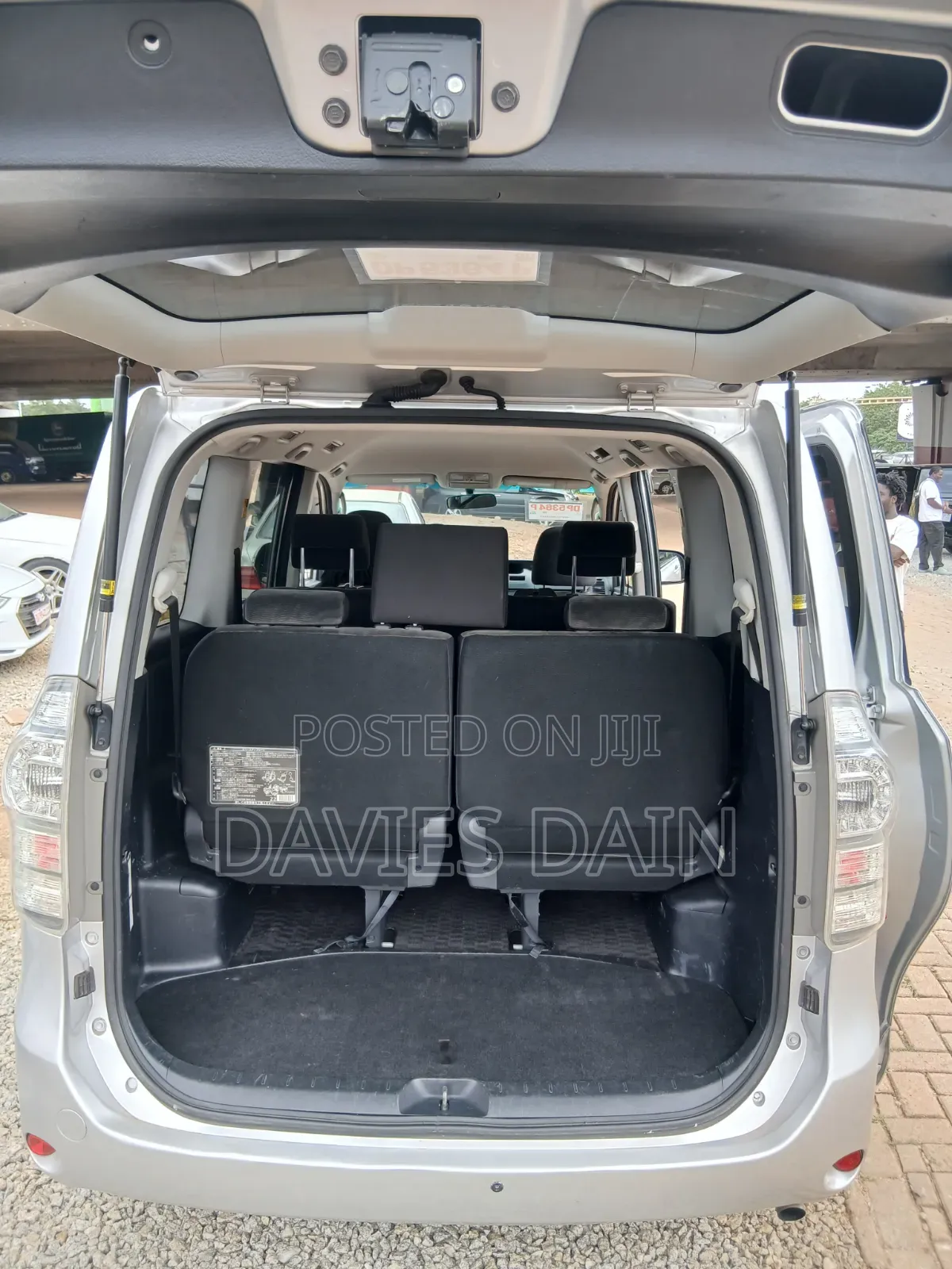 Toyota Voxy 2012 Silver