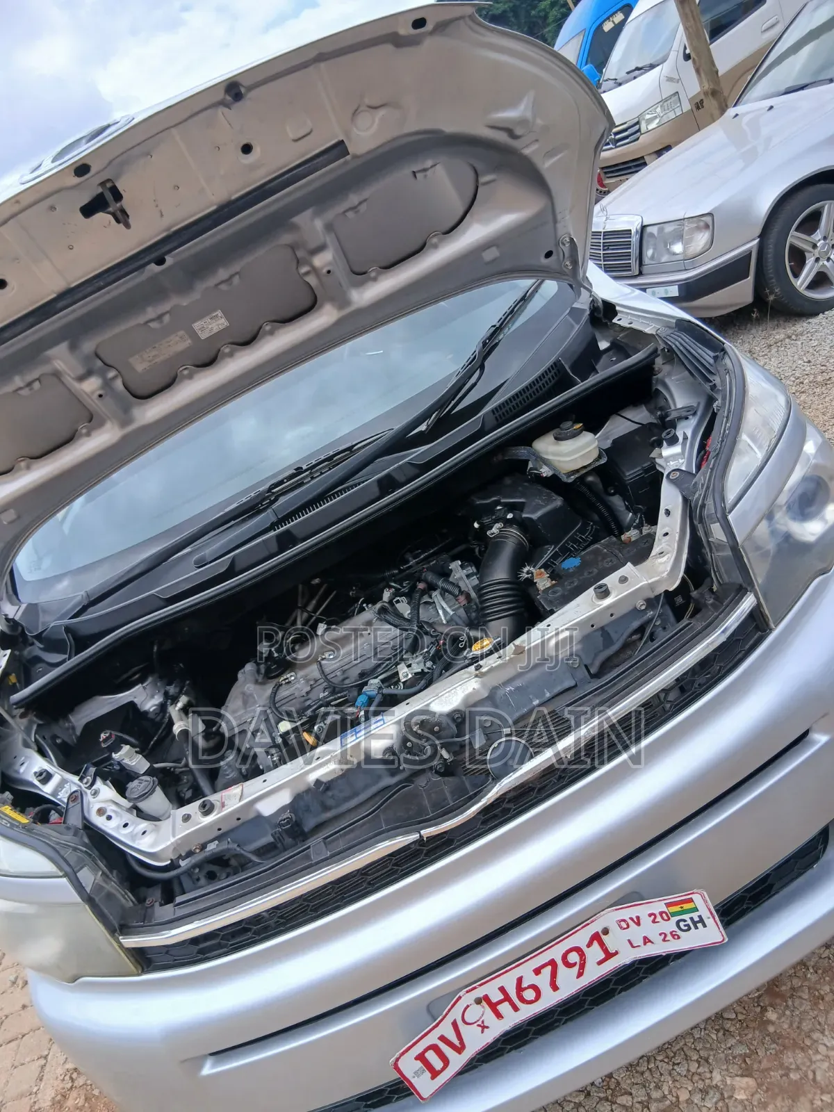 Toyota Voxy 2012 Silver