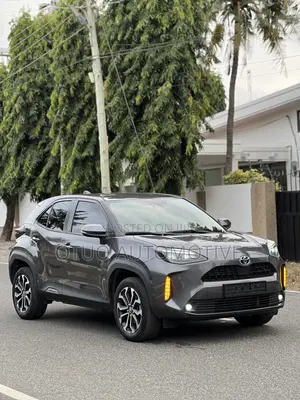 Toyota Yaris Cross 1.5 Hybrid AWD 2022 Gray