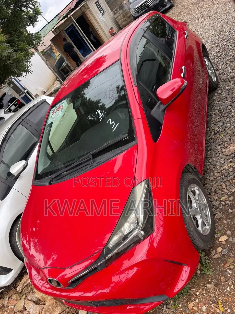 Toyota Vitz 1.3 FWD 5dr 2016 Red