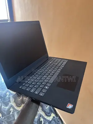 Laptop Lenovo A7 4GB Intel Core i5 HDD 256GB