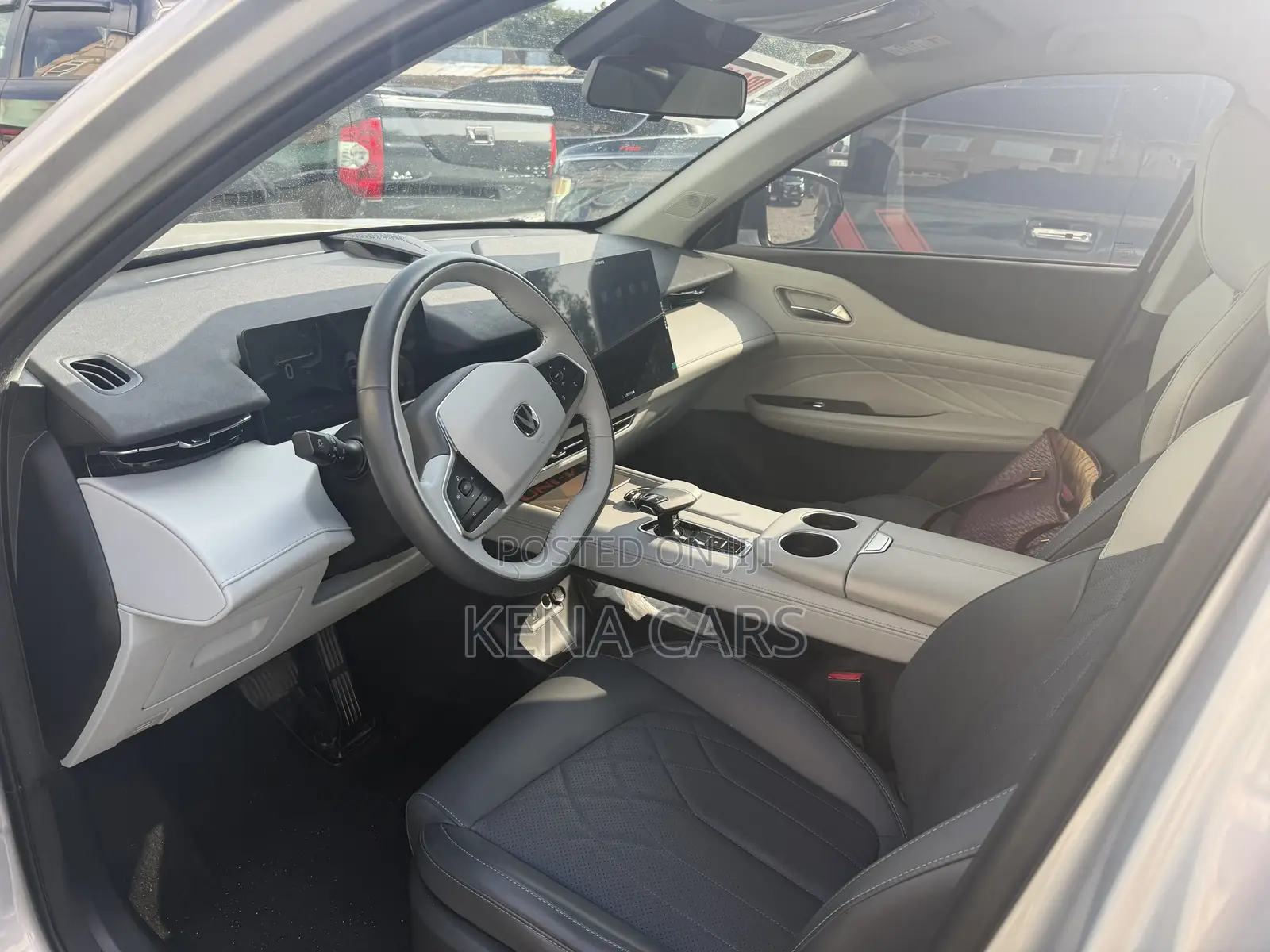 Changan UNI-Z iDD Premium 2024 Maroon