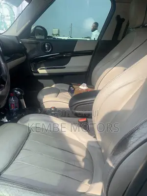 Mini Countryman 2019 Brown