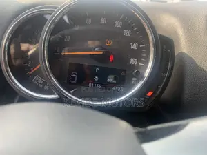 Mini Countryman 2019 Brown