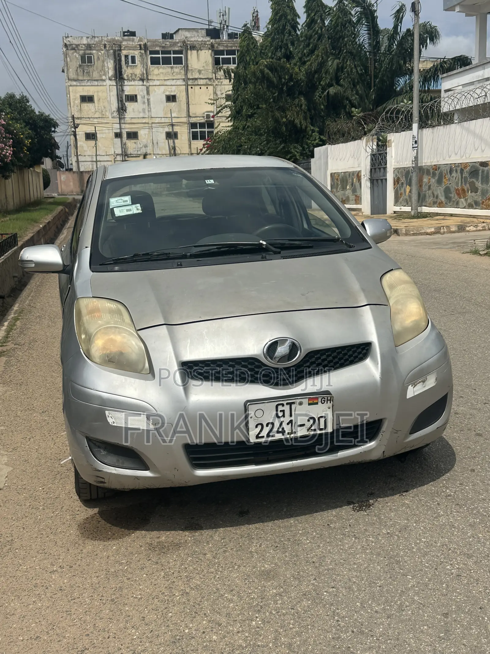 Toyota Vitz 2010 Silver