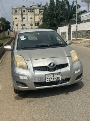 Toyota Vitz 2010 Silver