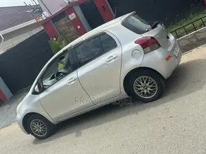 Toyota Vitz 2010 Silver