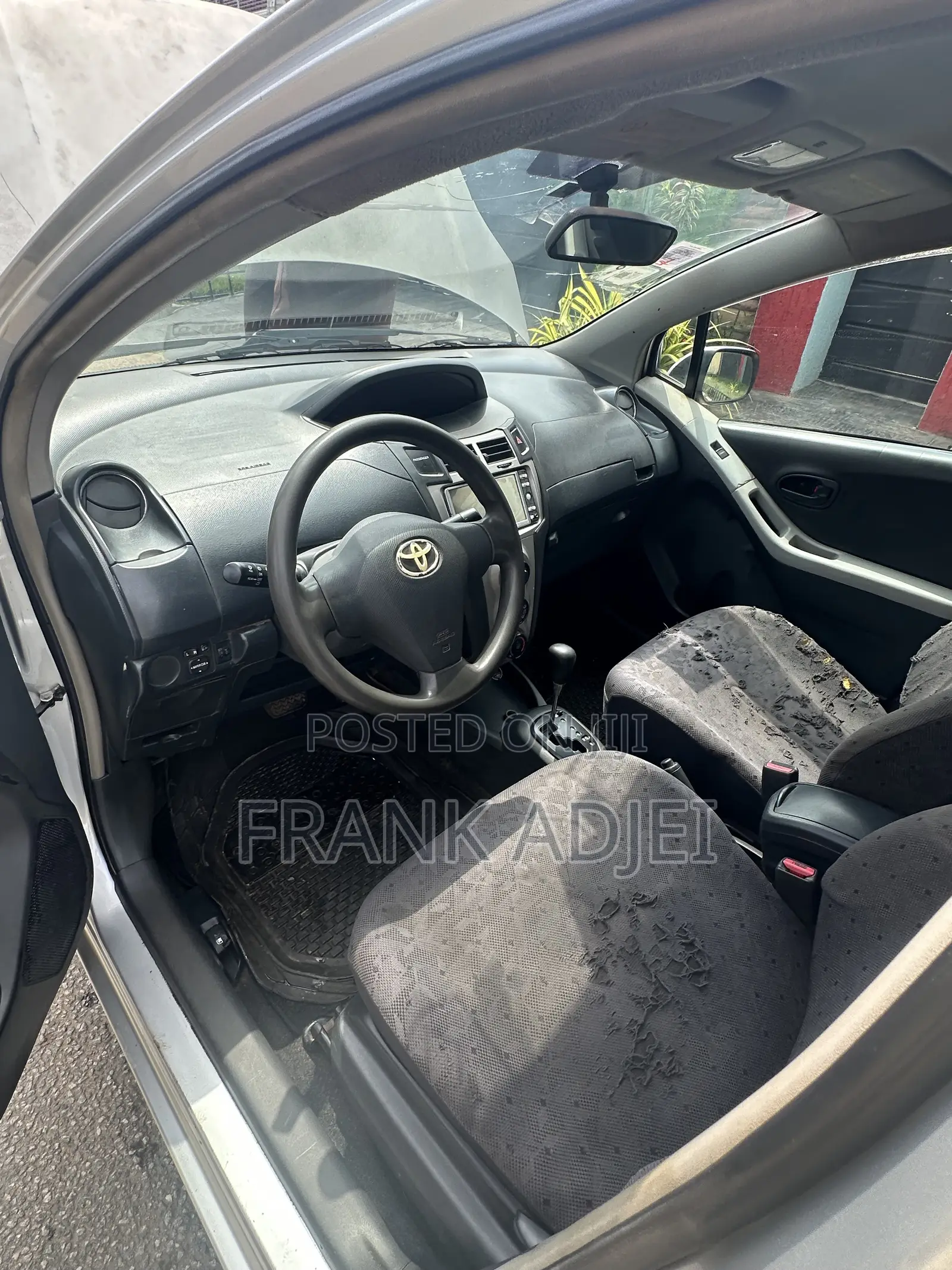 Toyota Vitz 2010 Silver