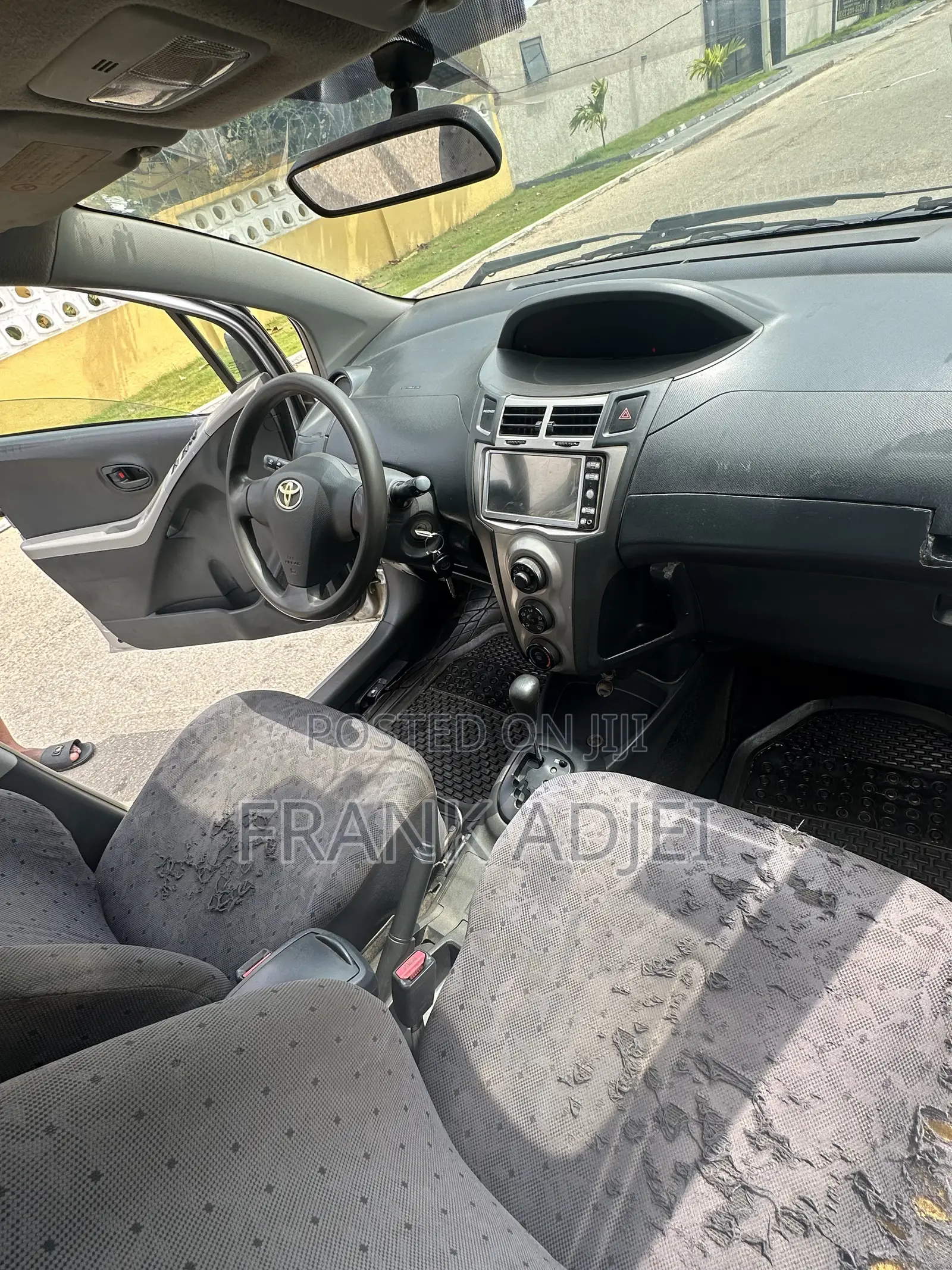 Toyota Vitz 2010 Silver