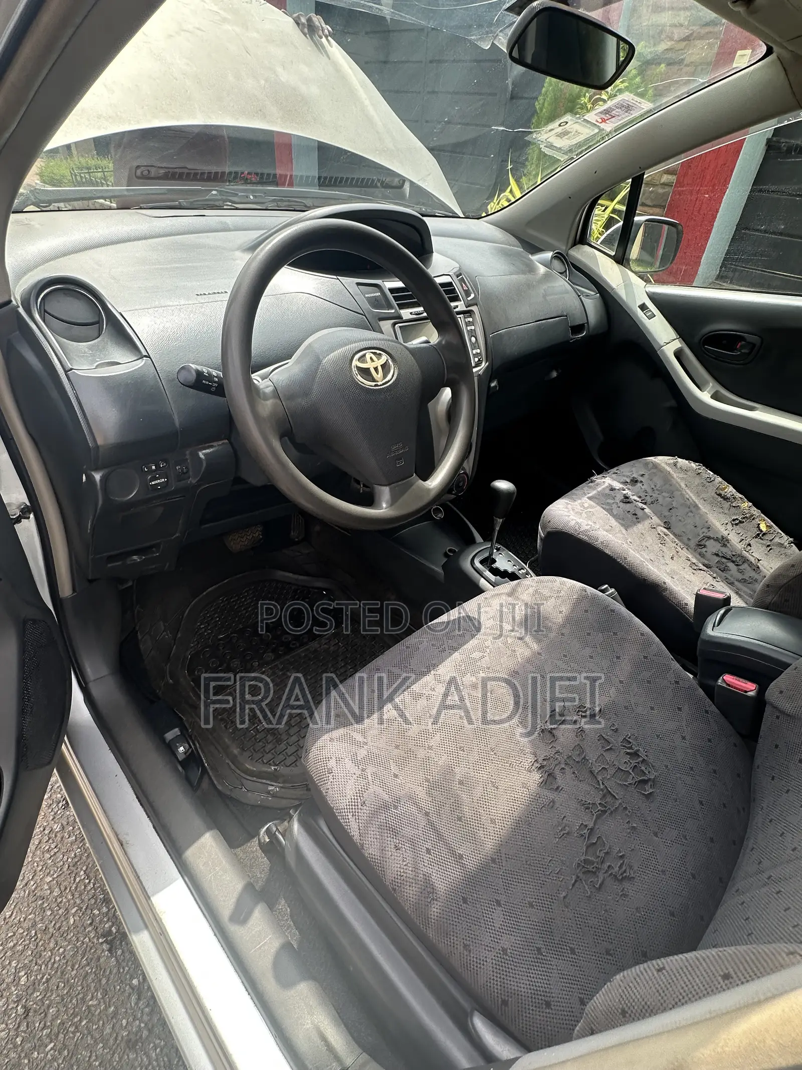 Toyota Vitz 2010 Silver
