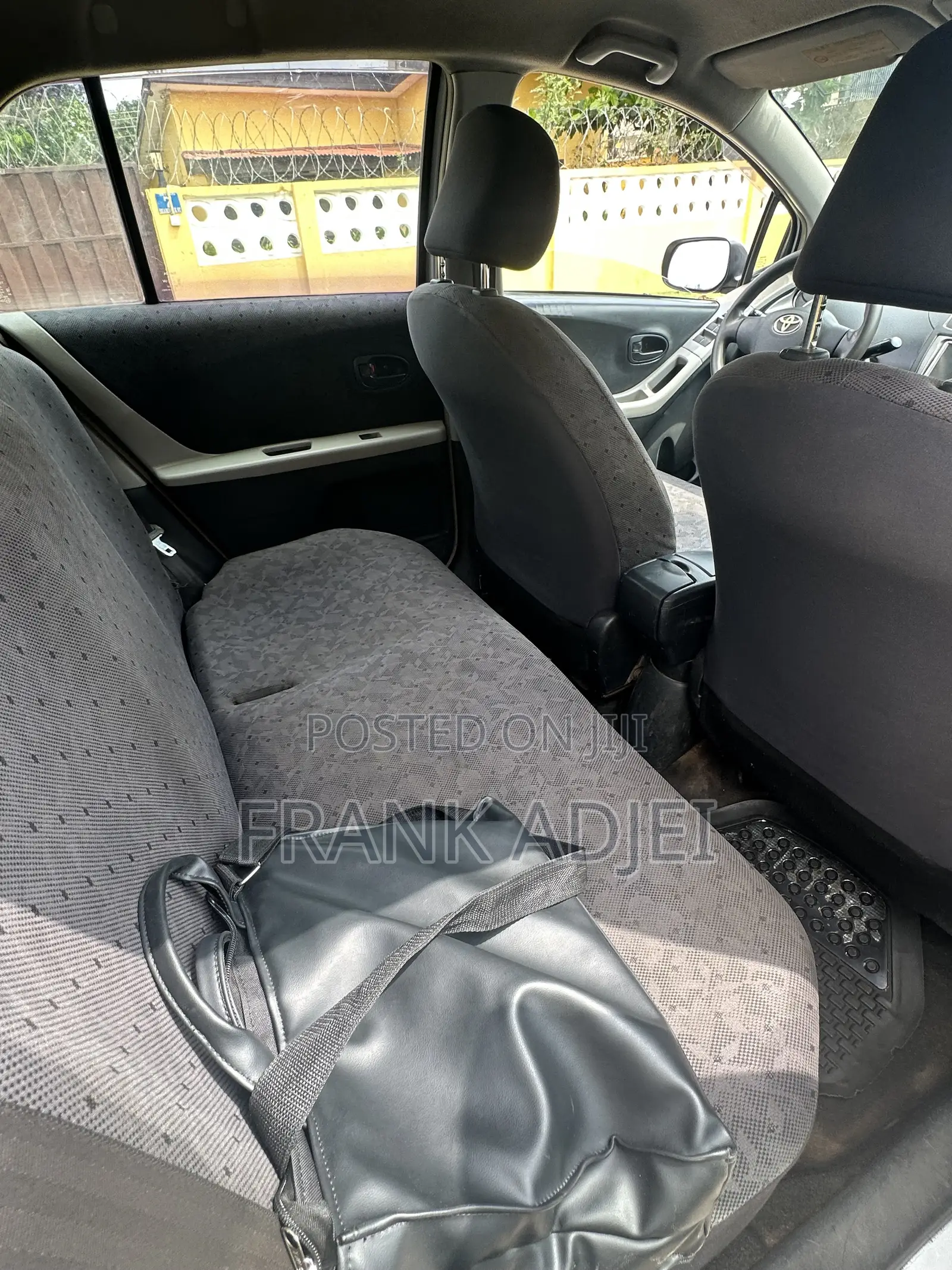 Toyota Vitz 2010 Silver