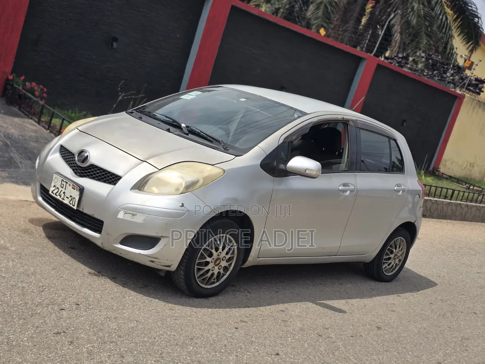 Toyota Vitz 1.0 FWD 5dr 2010 Silver