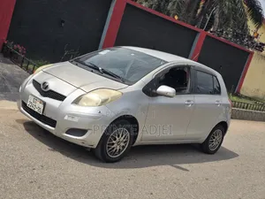 Toyota Vitz 1.0 FWD 5dr 2010 Silver