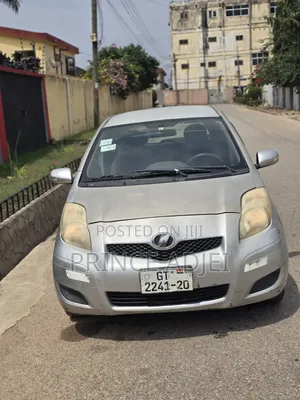 Toyota Vitz 1.0 FWD 5dr 2010 Silver