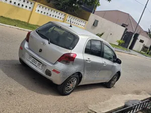 Toyota Vitz 1.0 FWD 5dr 2010 Silver