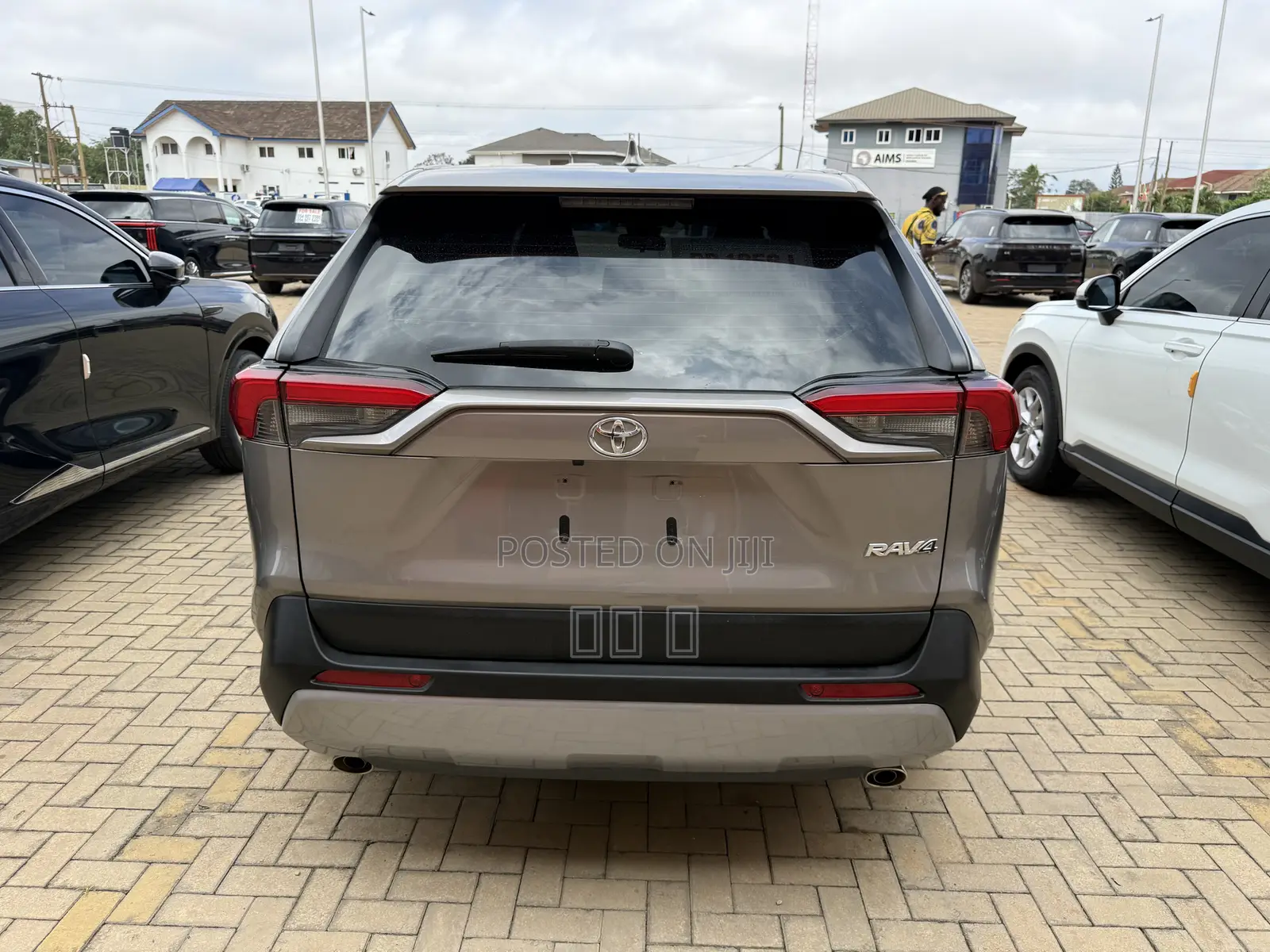 Toyota RAV4 XLE 2021 Silver