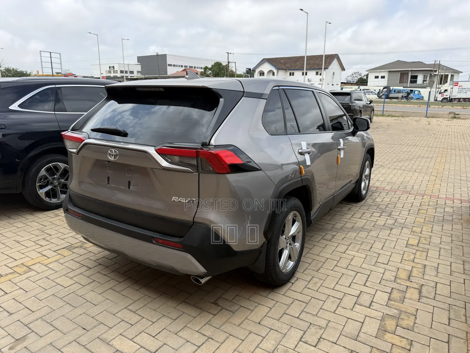Toyota RAV4 XLE 2021 Silver