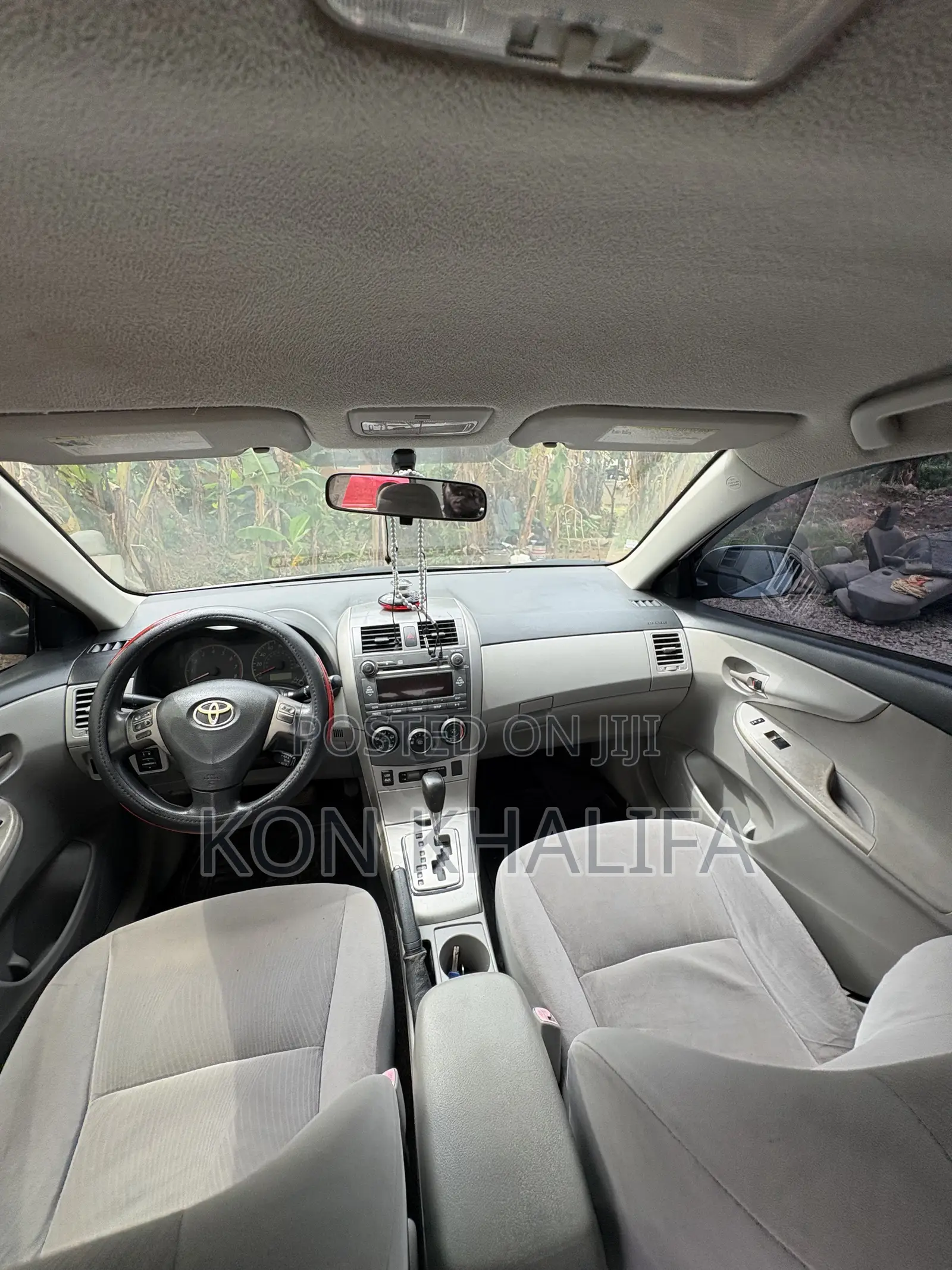 Toyota Corolla LE 4dr Sedan (1.8L 4cyl 4A) 2012 Silver
