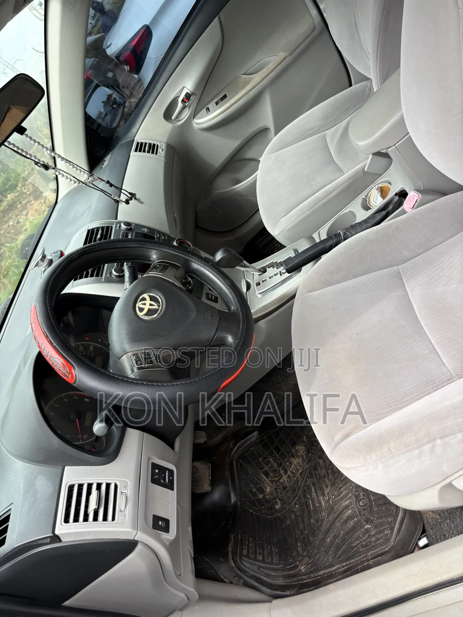 Toyota Corolla LE 4dr Sedan (1.8L 4cyl 4A) 2012 Silver