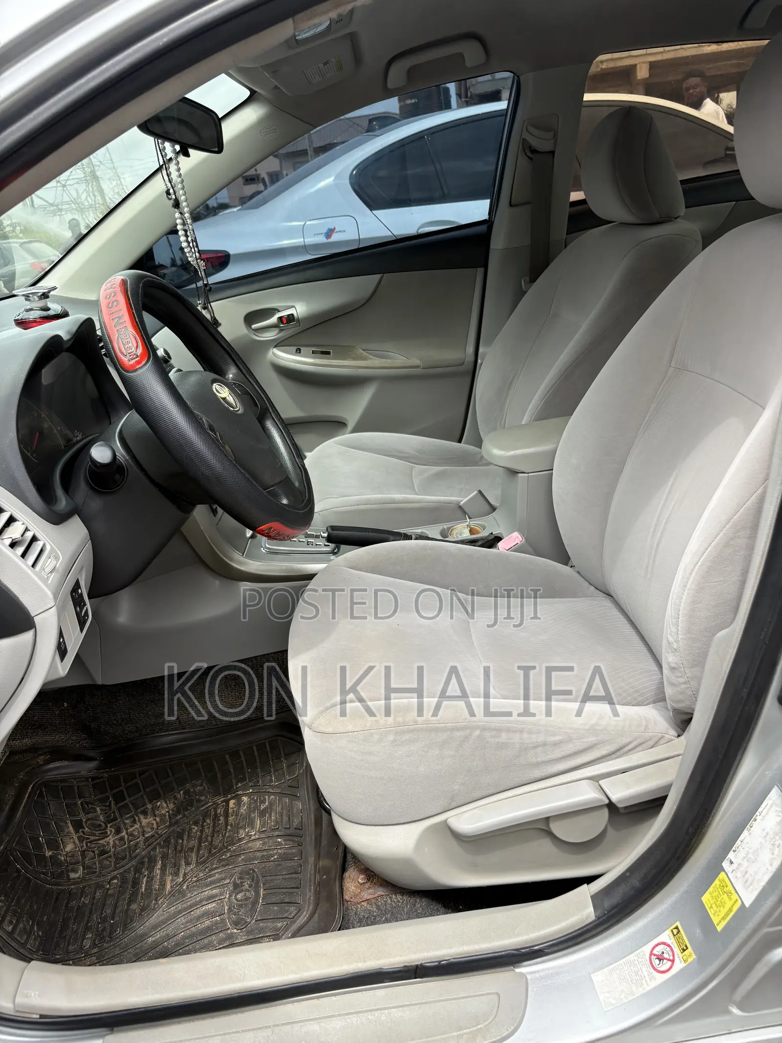 Toyota Corolla LE 4dr Sedan (1.8L 4cyl 4A) 2012 Silver