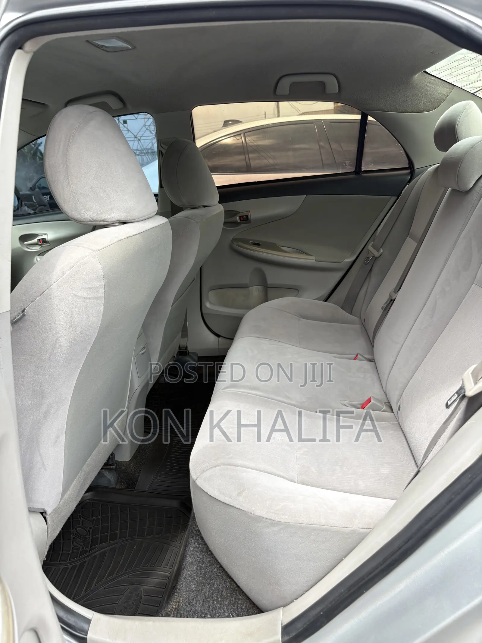 Toyota Corolla LE 4dr Sedan (1.8L 4cyl 4A) 2012 Silver