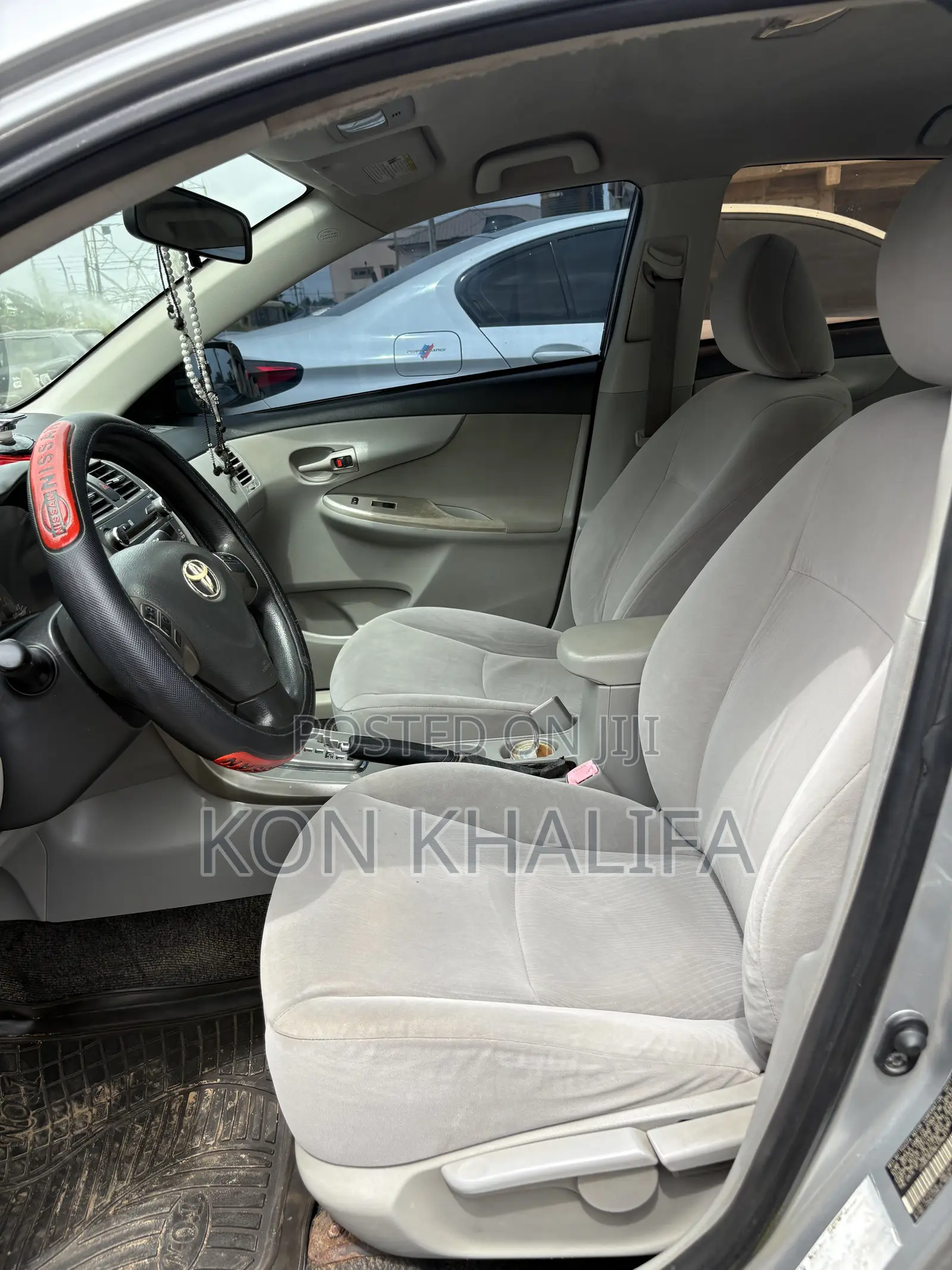 Toyota Corolla LE 4dr Sedan (1.8L 4cyl 4A) 2012 Silver